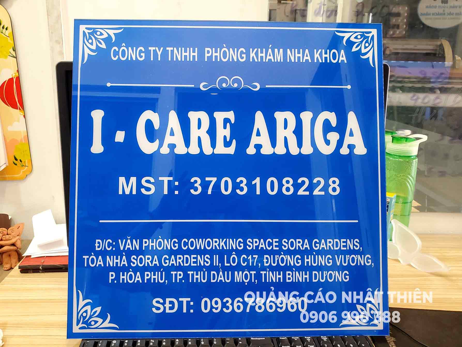 Bảng tên công ty mica KT 30*30cm