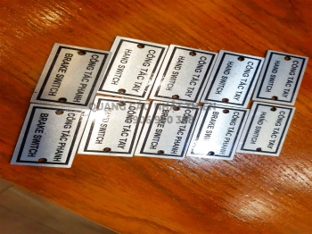 Bảng tên nhôm dán decal