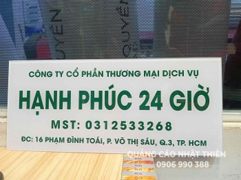 Bảng tên công ty mica KT 30*10cm