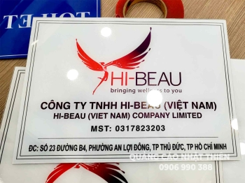 Bảng tên công ty mica KT 40*30cm