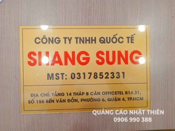 Bảng tên công ty mica KT 30*20cm