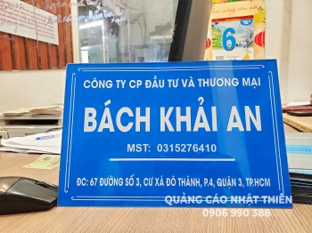 Bảng tên công ty mica KT 30*20cm