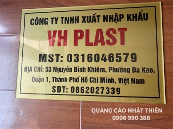 Bảng tên công ty mica KT 30*20cm