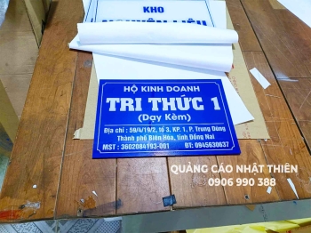 Bảng tên công ty mica kt 30*20cm