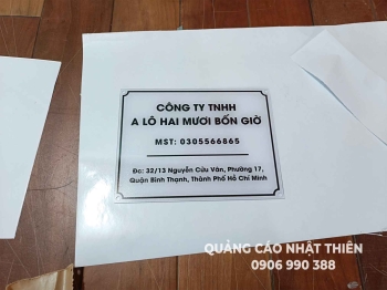 Bảng tên công ty mica kt: 30*20cm