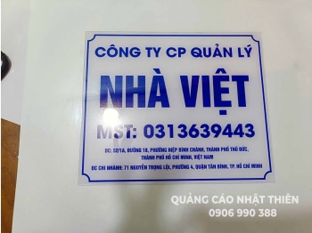 Bảng tên công ty mica kt 35*25cm