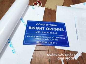 Bảng tên công ty mica kt 30*20cm