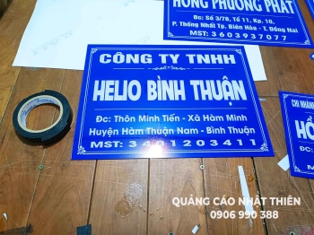 Bảng tên công ty mica kt 40*30cm
