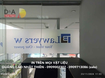 Dán decal cát mờ in UV