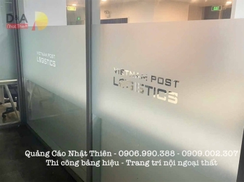 Cắt dán decal cát mờ logo cửa kính