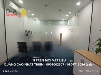Dán decal cát mờ cửa kính văn phòng